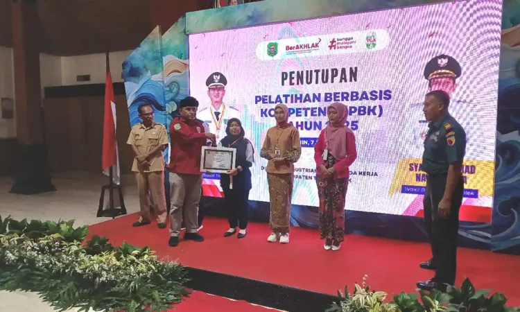 Disnaker Trenggalek Tutup Pelatihan Berbasis Kompetensi, Gelar Karya Hasil Keterampilan