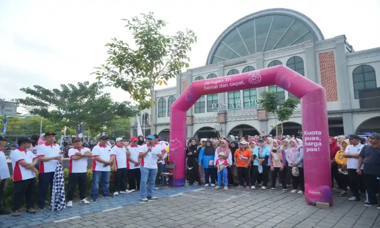 Ribuan Warga Ikuti Jalan Sehat Hari Koperasi Nasional ke-78 di Trenggalek