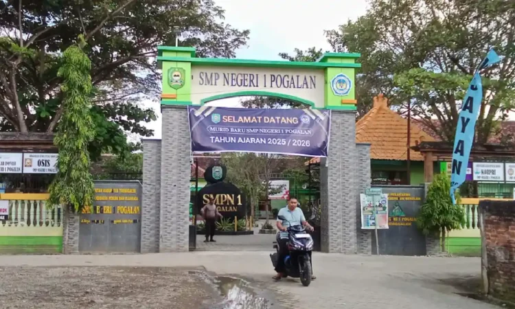 Wali Murid di Trenggalek Minim Informasi Seragam Sekolah Bebas Beli