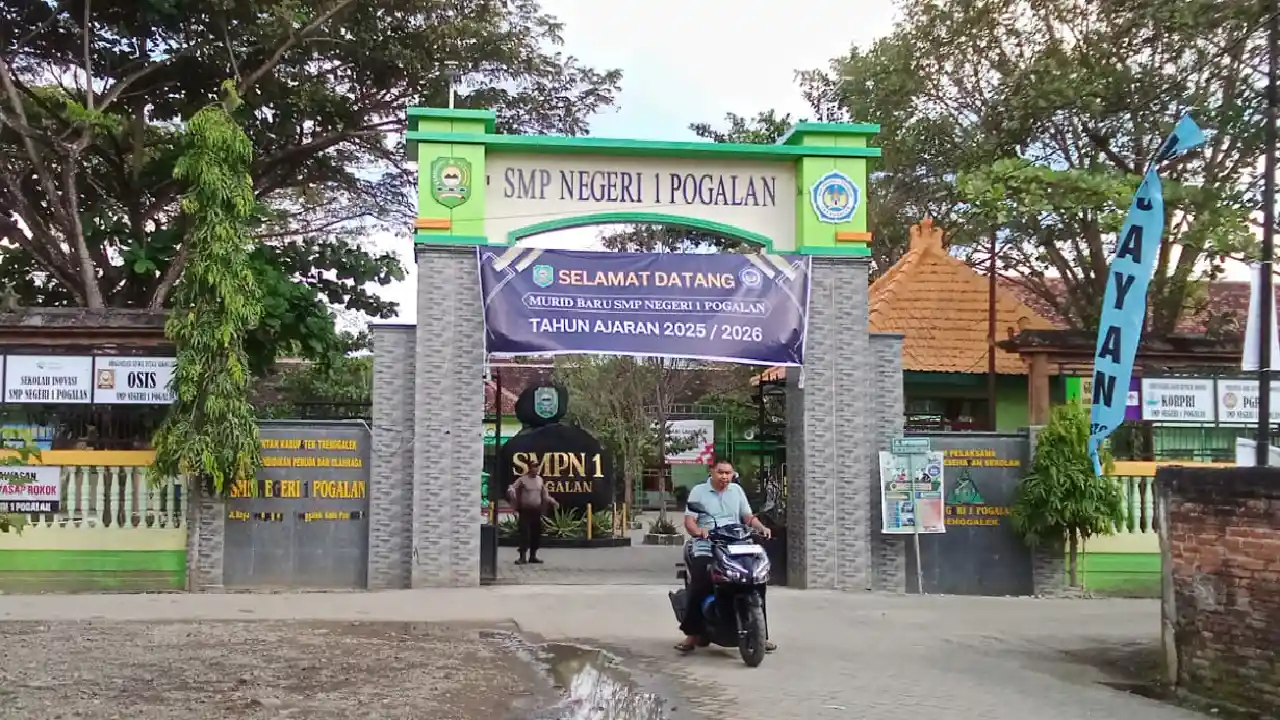 Seragam sekolah Trenggalek