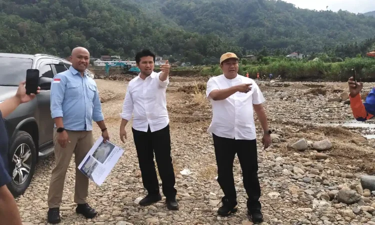 Cegah Banjir, Wagub Emil Tinjau Penanganan Tanggul di Kecamatan Panggul