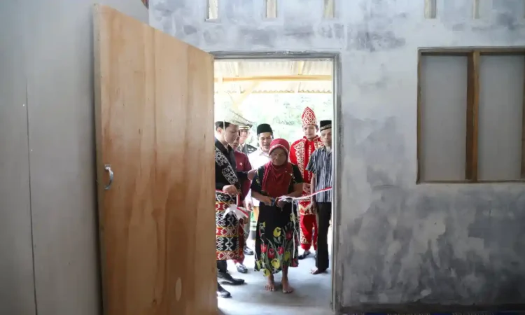 Bupati Trenggalek Bedah 17 Rumah Warga Lansia di Momen HUT ke-80 RI