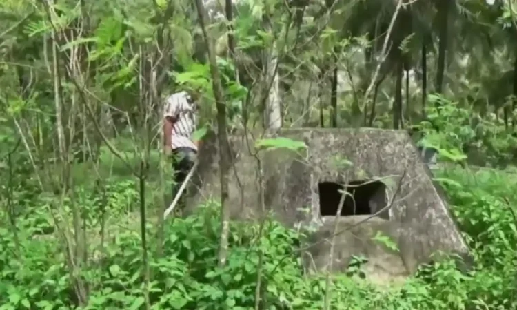 Bungker Peninggalan Jepang di Pantai Konang Trenggalek