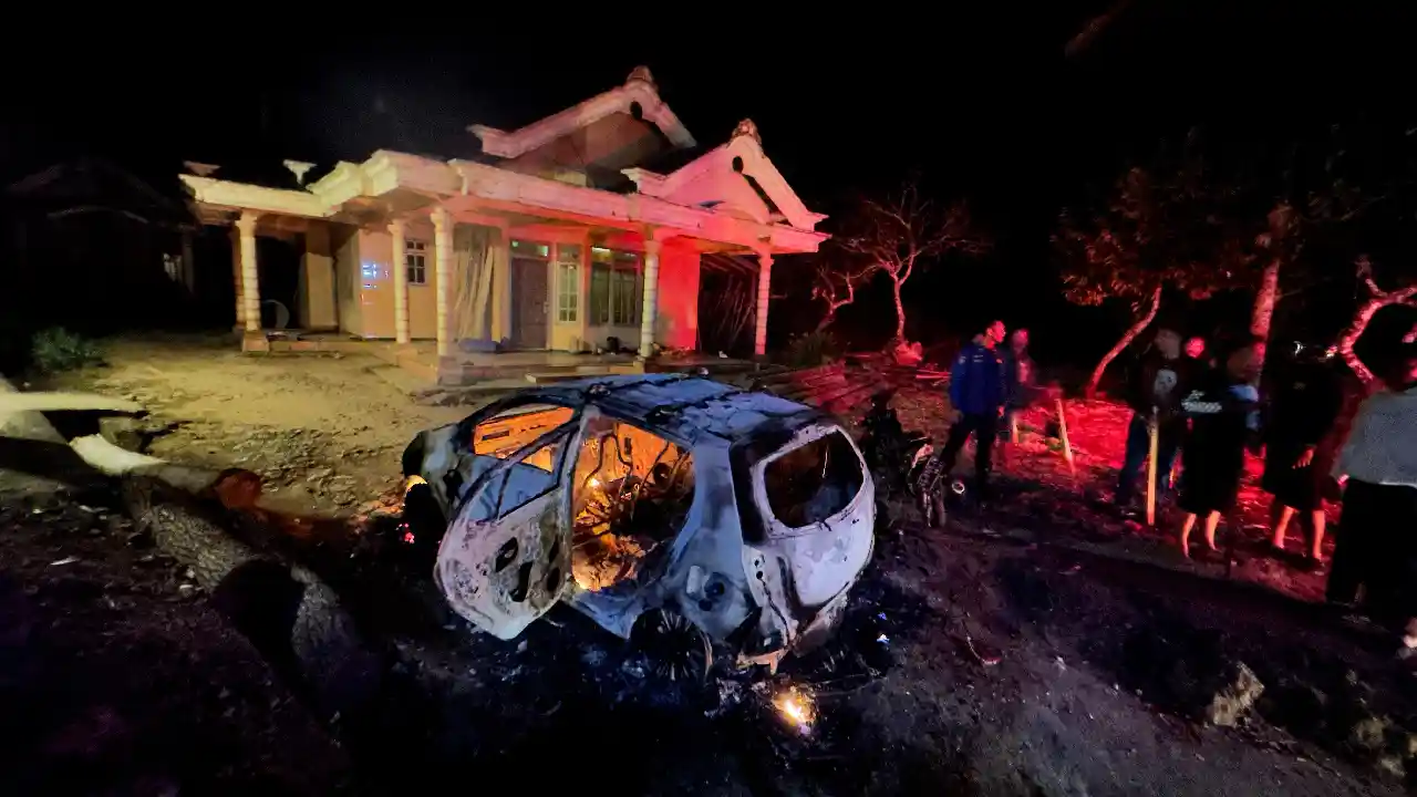 Mobil Trenggalek terbakar