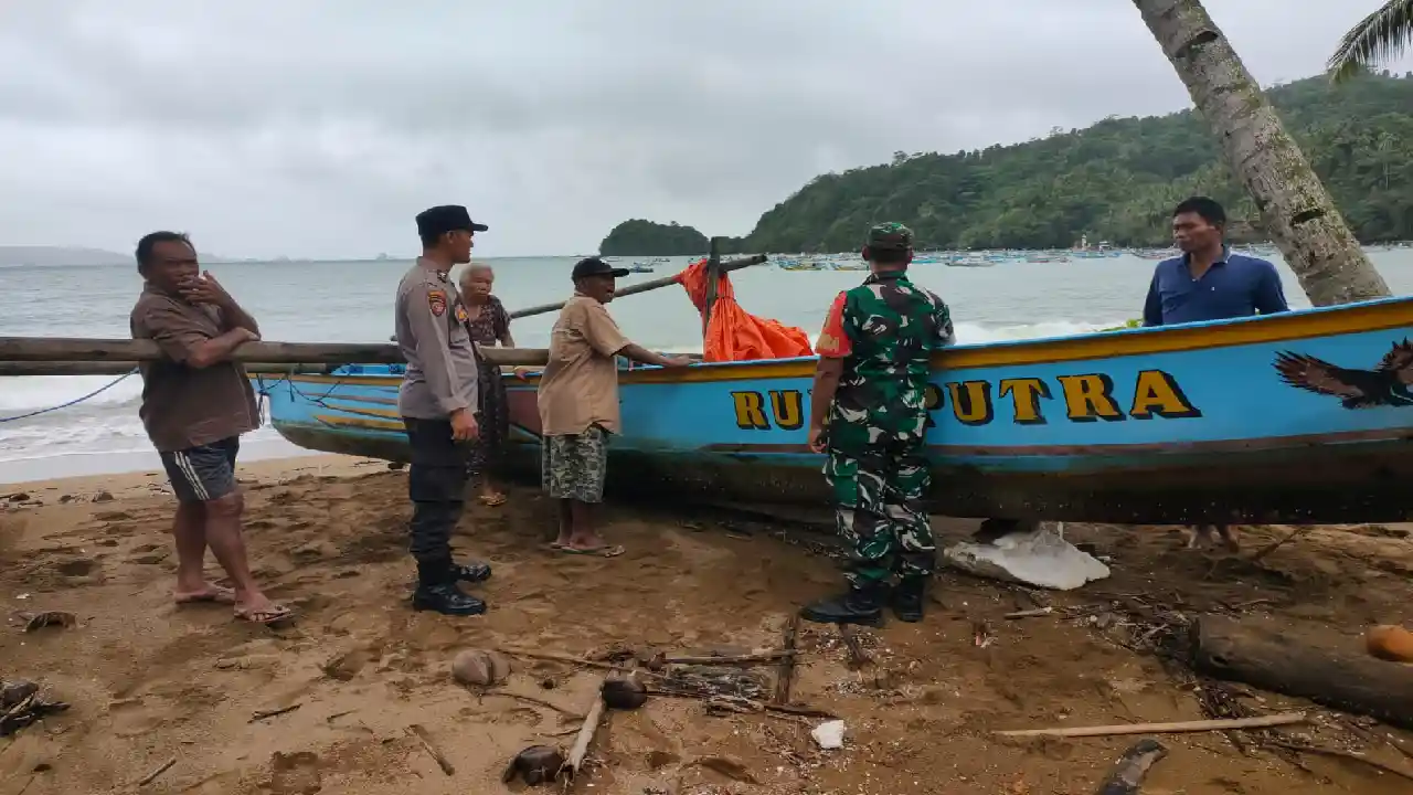 Nelayan Munjungan Trenggalek