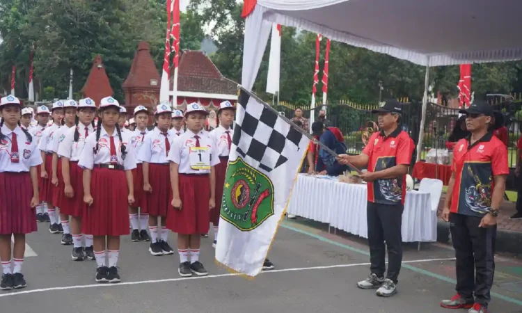 Lomba Gerak Jalan Pelajar Meriahkan HUT RI dan Hari Jadi Trenggalek