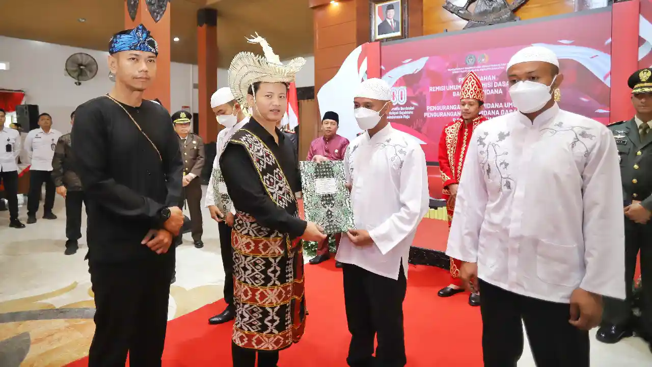 Bupati Trenggalek Serahkan remisi