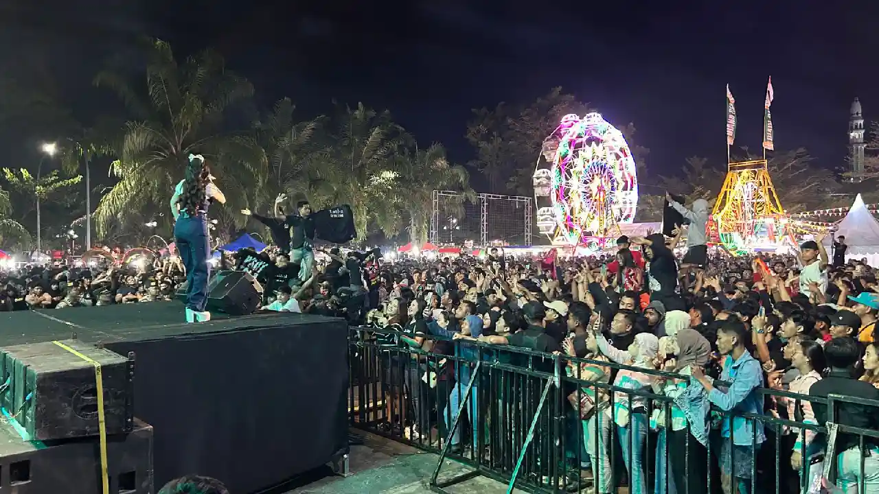 Alun-alun Trenggalek Shinta Gisul
