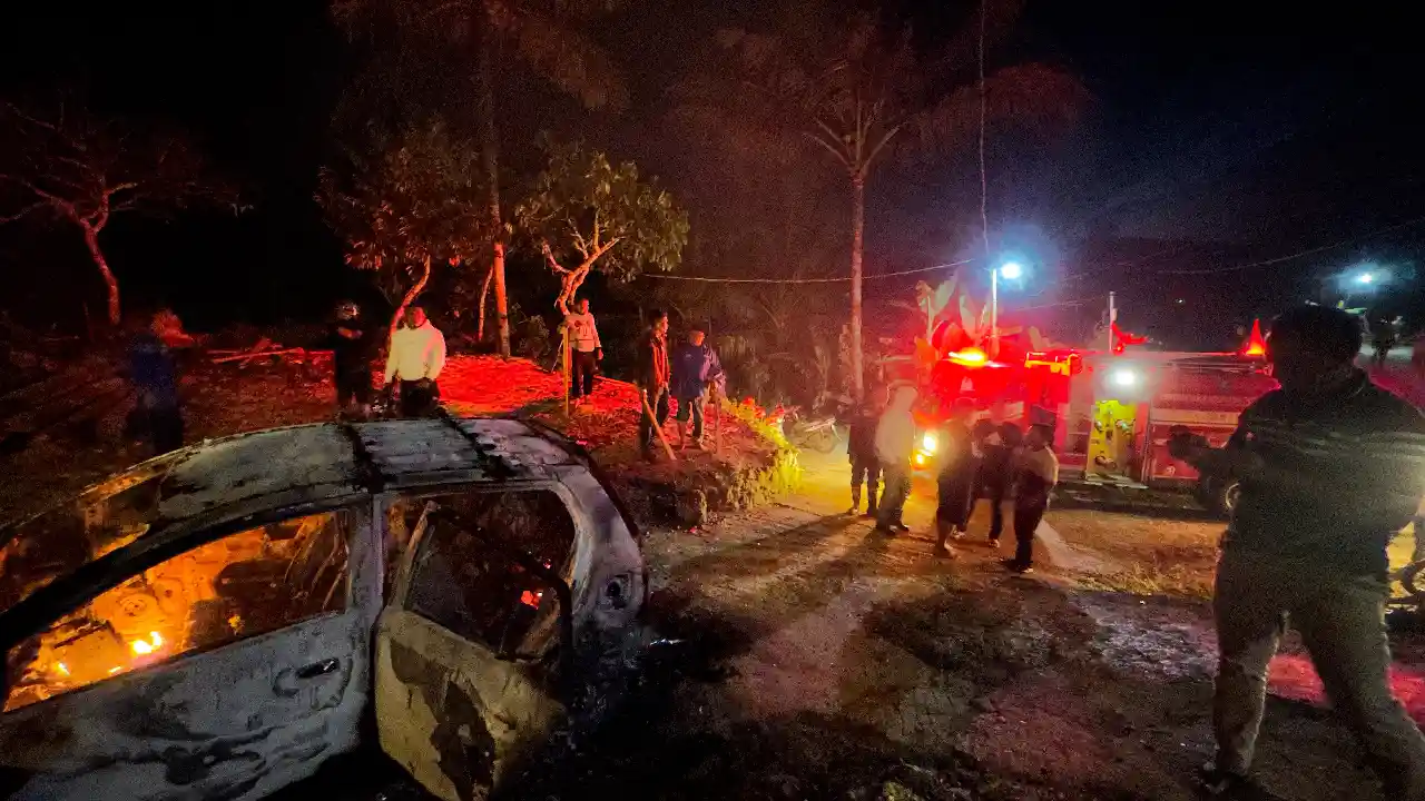 Mobil Trenggalek terbakar
