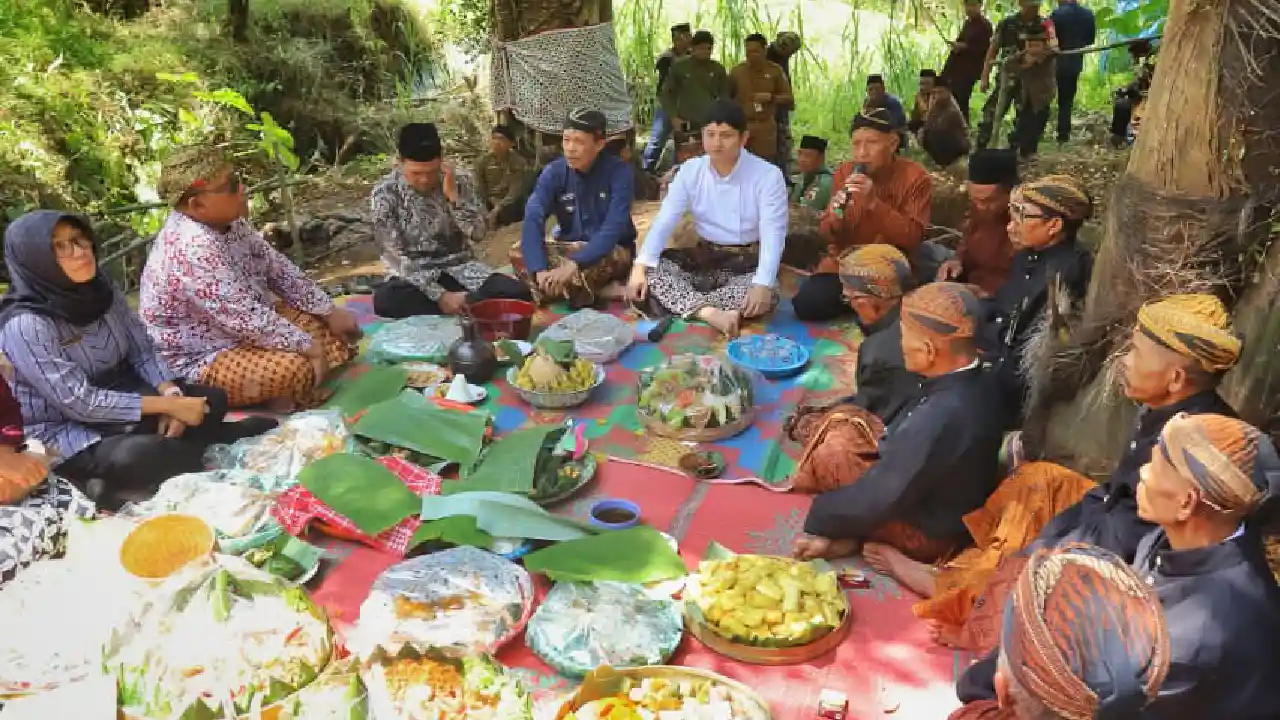 Upacara Adat Metri Bumi