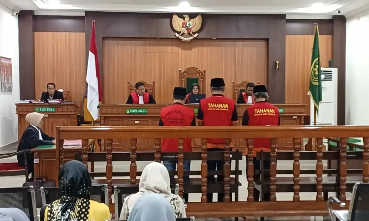 3 Wartawan Pemeras Kades di Trenggalek Divonis 9 Bulan dan 1 Tahun Penjara