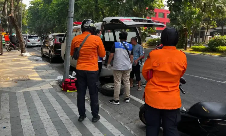 Alami Pecah Ban di Surabaya, Ambulans Sigaling Trenggalek Selamat Berkat Jejaring BPBD