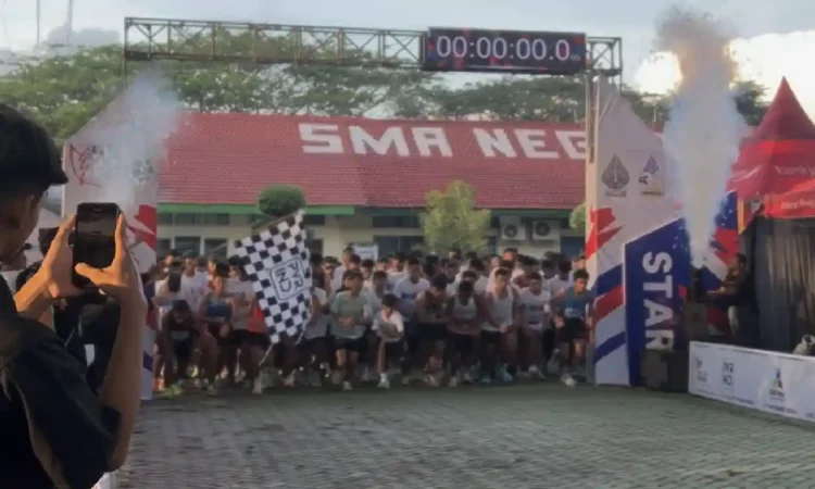 1.300 Pelari Ramaikan Dies Natalis ke 34 SMAN 1 Karangan dengan Tema Art Of Fun Run