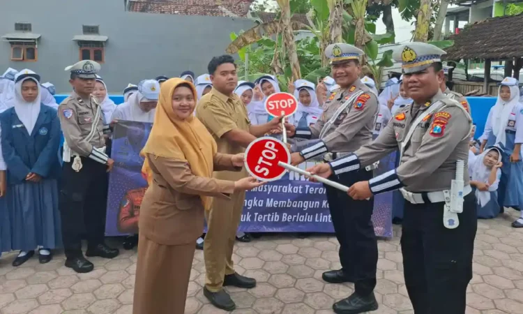 Edukasi Pelajar Tertib Lalu Lintas Polisi Trenggalek Sambangi Lembaga Pendidikan