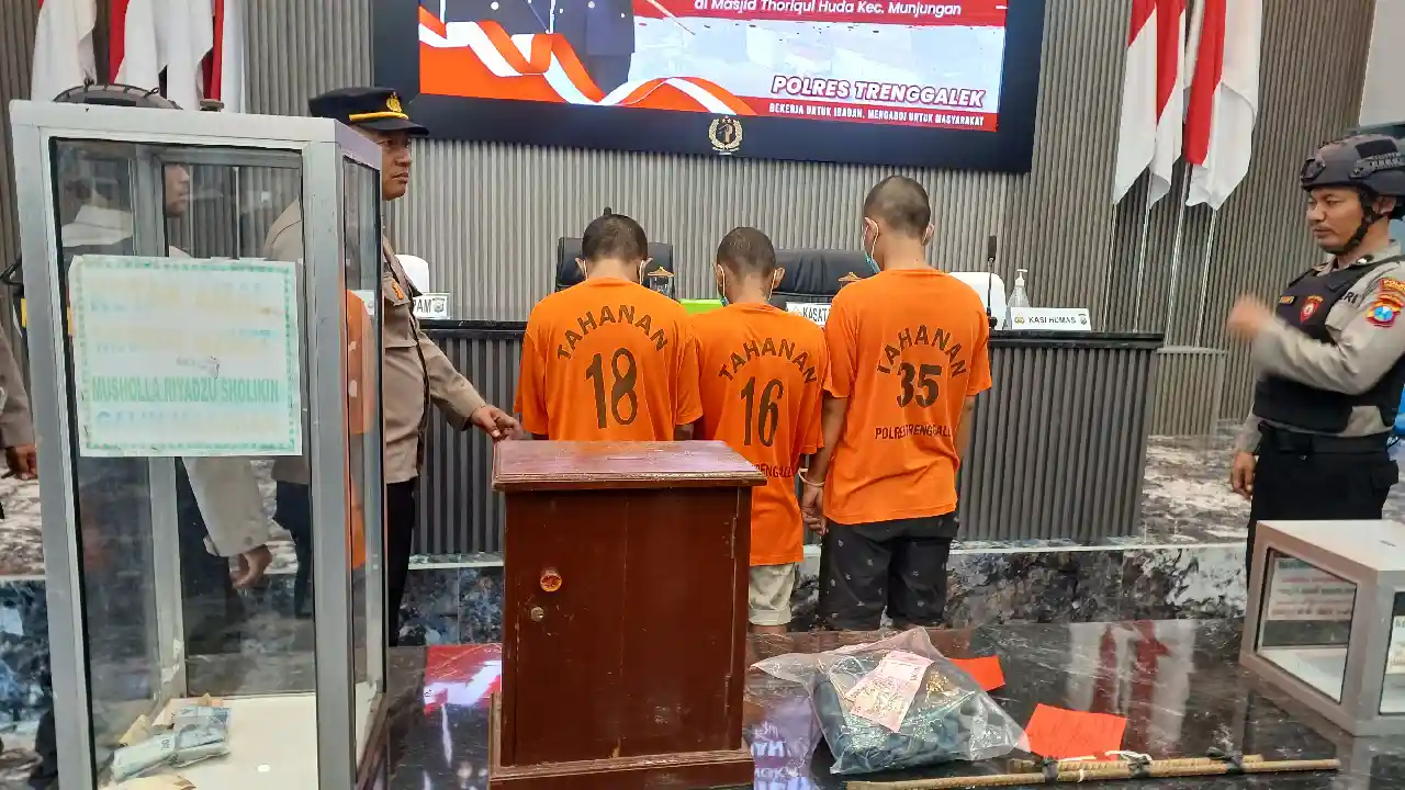 Maling Kotak Amal Trenggalek