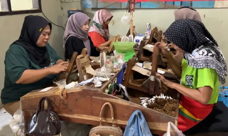 Industri Rokok di Trenggalek Subur, Hingga Bantu Bangun Infrastruktur