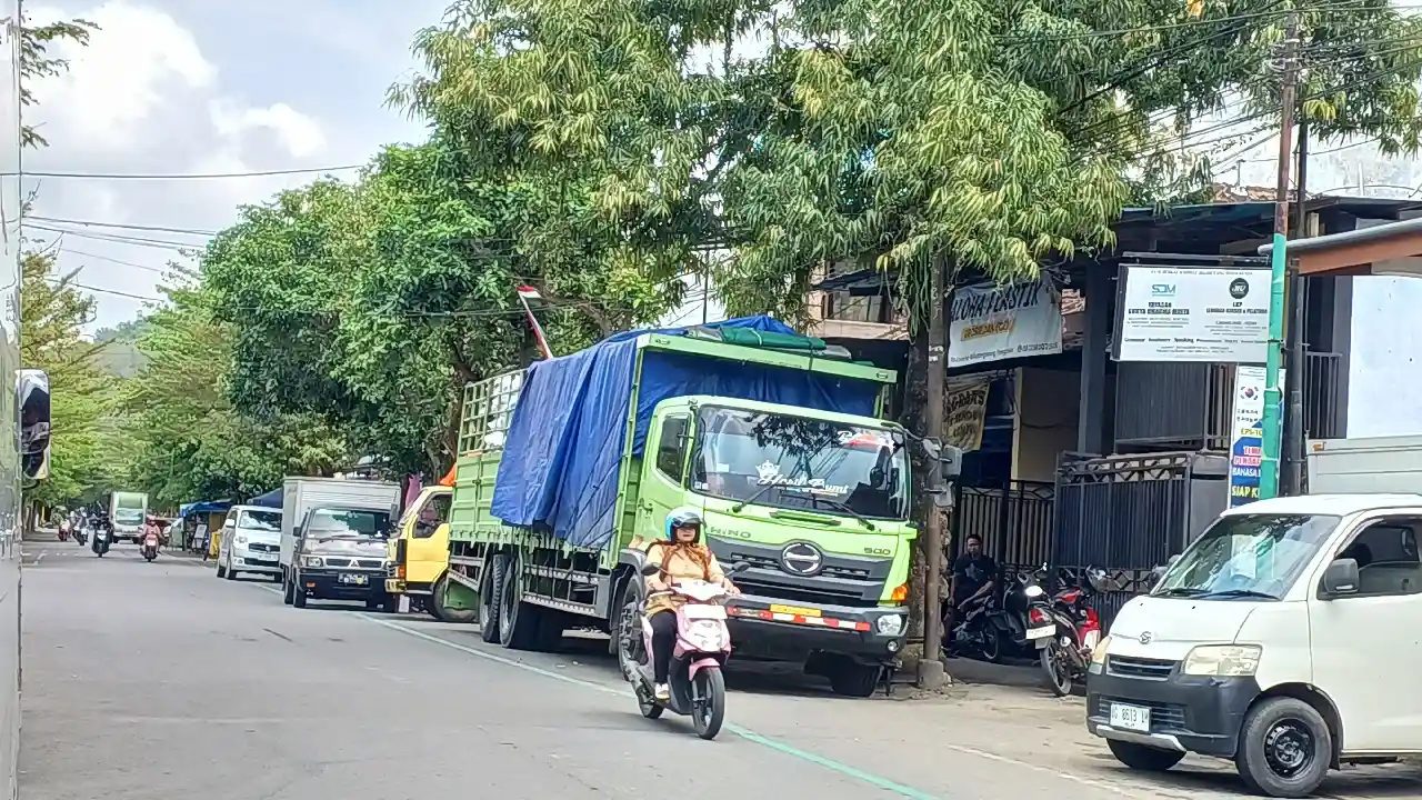 Parkir liar Trenggalek