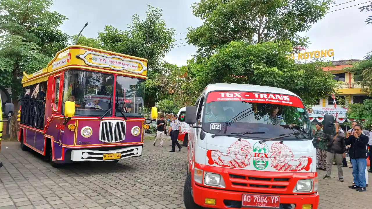 Bus Pariwisata Trenggalek