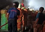 Kebakaran Hebat Hanguskan Toko Grosir di Trenggalek, Kerugian Capai Rp 1 Miliar