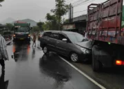 Kecelakaan di Trenggalek Innova dan Truk Hino, Hindari Mobil Rem Mendadak