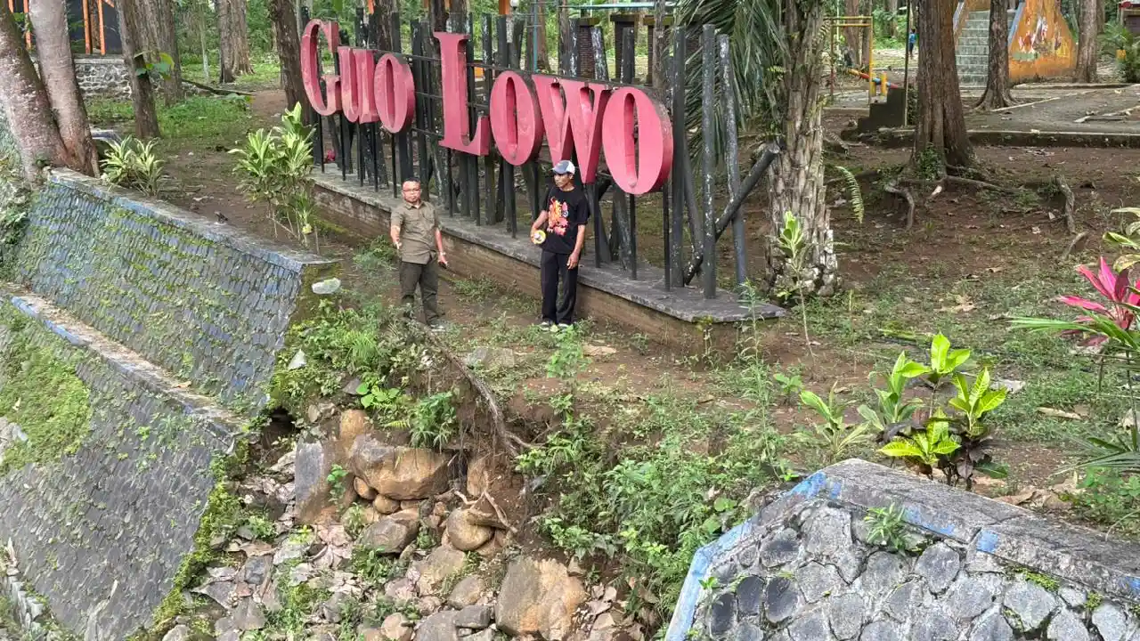 Fasilitas Goa Lowo Trenggalek