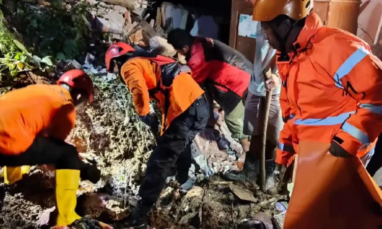 2 Orang Tewas Tertimbun Longsor di Depok Trenggalek, 2 Lainnya Hilang