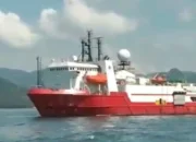 Survei Potensi Migas, Kapal PHE Jambi Merang Terlihat di Perairan Trenggalek
