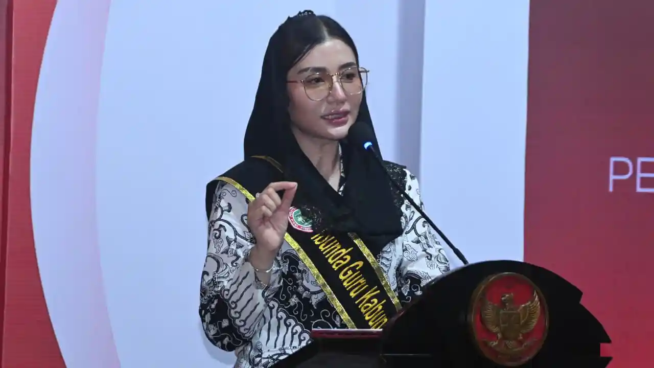 Novita Hardini kecam penganiayaan guru trenggalek