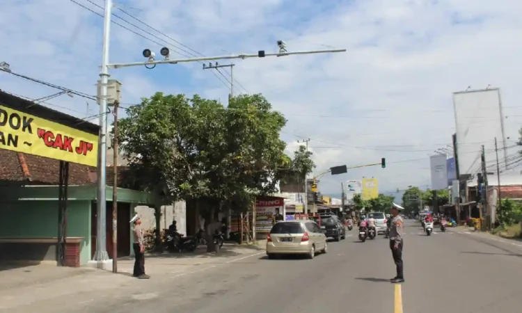 Ada Kamera ETLE di Simpang Tiga Jarakan Trenggalek, Mari Tertib Berlalu Lintas
