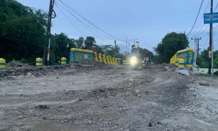 Belum Lama Dibangun, Oprit Jembatan Banger Trenggalek Alami Kerusakan