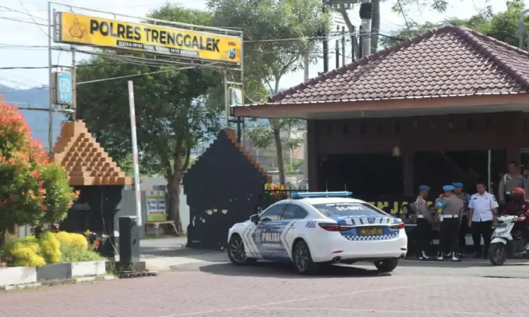 Ibu Hamil di Trenggalek Datangi Polres, Ternyata Ngidam Naik Mobil Polisi
