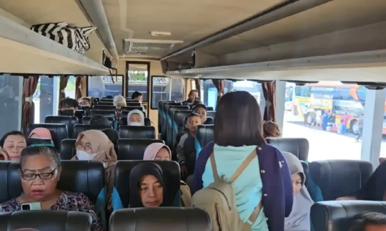Lonjakan Penumpang Nataru, Terminal Tipe A Surodakan Trenggalek Dipadati Pemudik