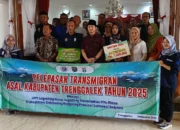Disperinaker Trenggalek Berangkatkan 1 KK Transmigrasi ke Sidrap Sulawesi Selatan