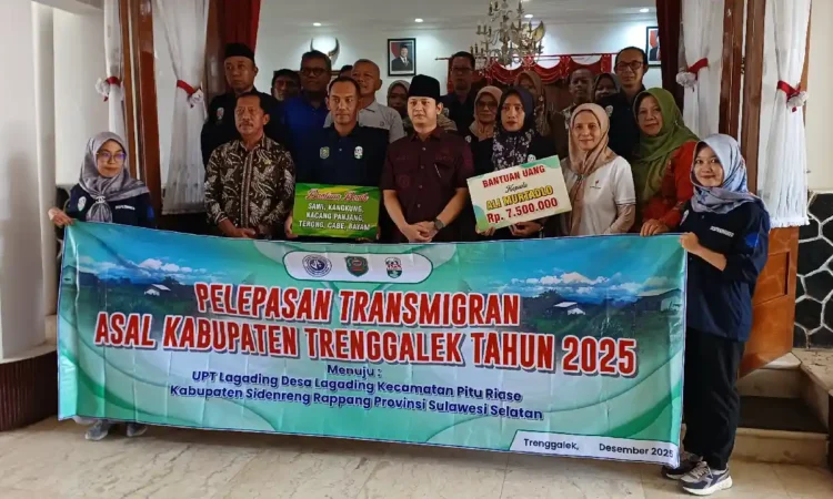 Disperinaker Trenggalek Berangkatkan 1 KK Transmigrasi ke Sidrap Sulawesi Selatan
