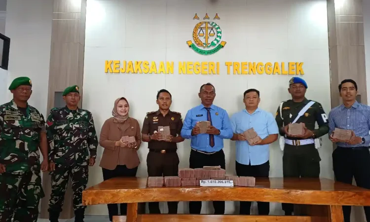Kejari Trenggalek Kembalikan Rp 1,6 Miliar ke Kas Negara dalam Kasus Korupsi KUR Usaha Porang
