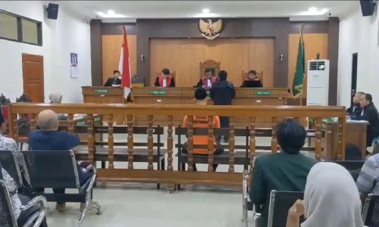 Sidang Penganiayaan Guru SMPN 1 Trenggalek Kembali Digelar 20 Januari, Agenda Pemeriksaan Terdakwa