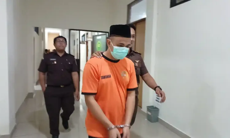 Hakim Minta Terdakwa Penganiaya Guru di Trenggalek Minta Maaf Didepan PGRI Saat Sidang