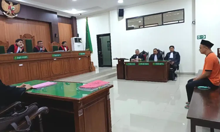 Jaksa Tuntut Terdakwa Awang 5 Bulan Penjara Atas Kasus Penganiayaan Guru di Trenggalek