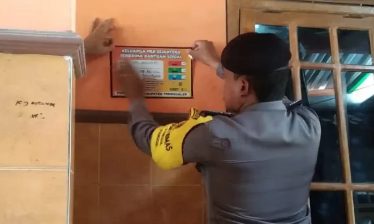 Penempelan Stiker Penerima Bansos di Trenggalek Tak Lagi Efektif, Kesadaran Warga Jadi Kunci
