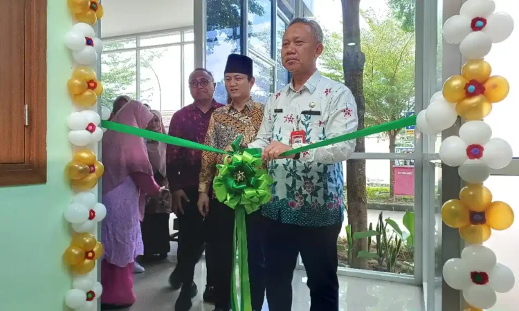 PT SMI Salurkan CSR Rp 490 Juta untuk Perluasan Kanopi dan Ruang Tunggu RSUD dr. Soedomo Trenggalek