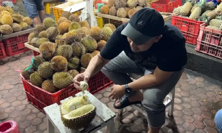 Ramadan Bawa Berkah, Durian Jadi Primadona Pedagang Musiman di Trenggalek