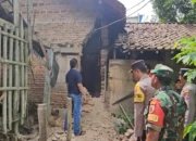 Dampak Gempa Pacitan, Warga Trenggalek Tetap Bertahan di Rumah Meski Kondisi Rusak
