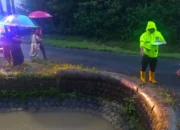 Warga Trenggalek Digegerkan Penemuan Pengendara Motor Tewas di Dam Cangkring