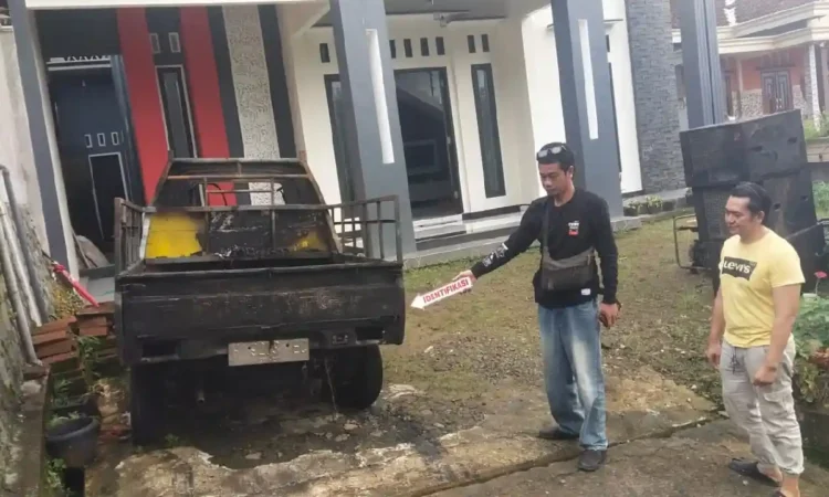 Mobil Pick Up di Trenggalek Terbakar Saat Bawa Sound untuk Ronda Sahur