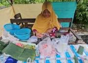 Jelang Puasa Ramadan 2026, Penjual Bunga Tabur Ramai di Trenggalek