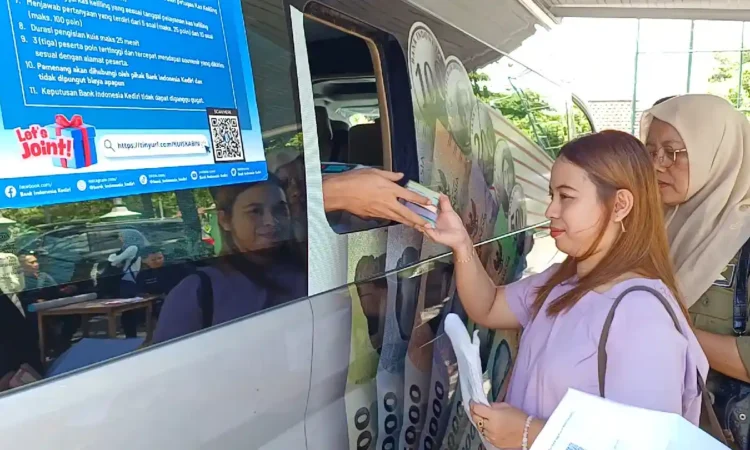 Tradisi Sangu Lebaran, Warga Trenggalek Mulai Berburu Uang Baru