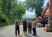 3 Unit Ekskavator dan 1 Breaker Diterjunkan Atasi Material Longsor di Trenggalek