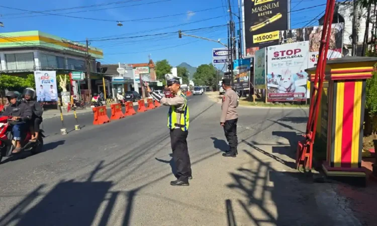 Polres Trenggalek Terapkan Rekayasa Lalu Lintas di Simpang Empat Bendorejo