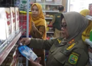 Jelang Lebaran, Toko di Trenggalek Kedapatan Jual Produk Pangan Kadaluarsa dan Tanpa Label