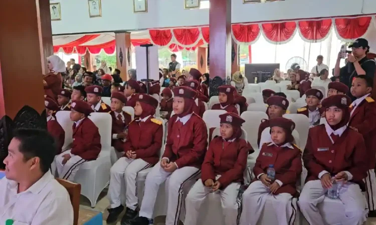 Sekolah Rakyat Trenggalek Bawa Harapan untuk NR, Siswa Asal Mentawai yang Sempat Terlantar
